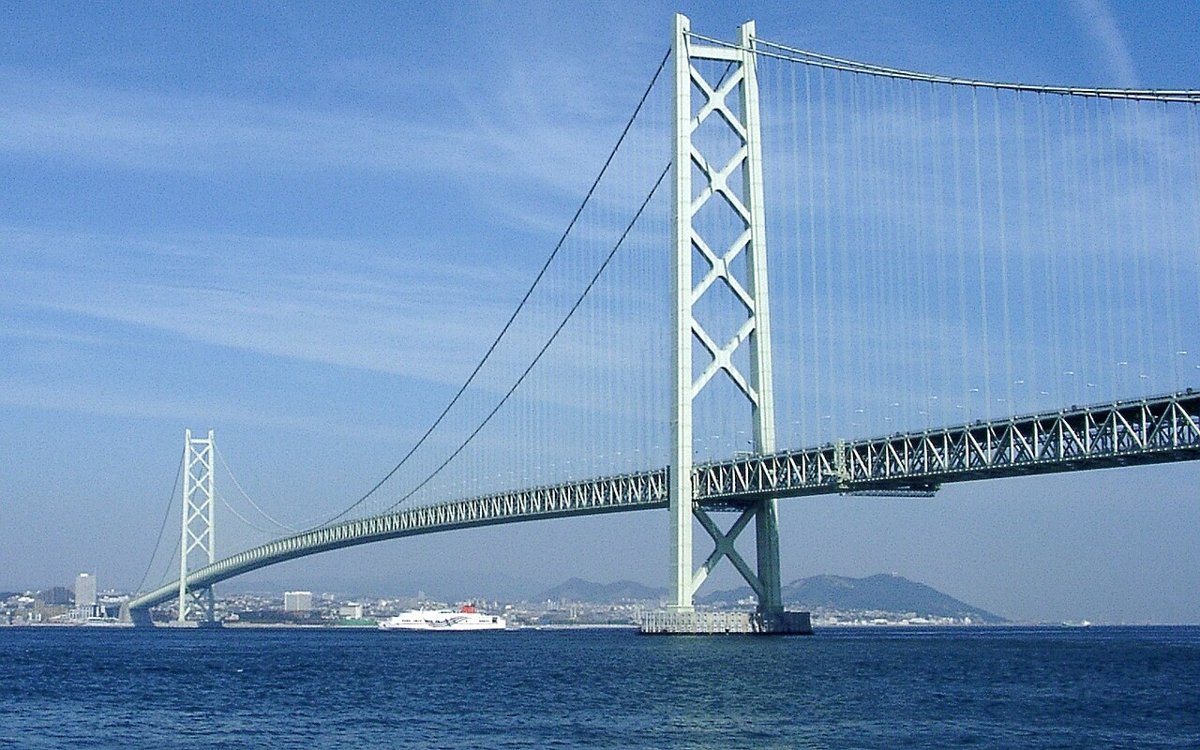 淡路島と本州をつなぐ明石海峡大橋