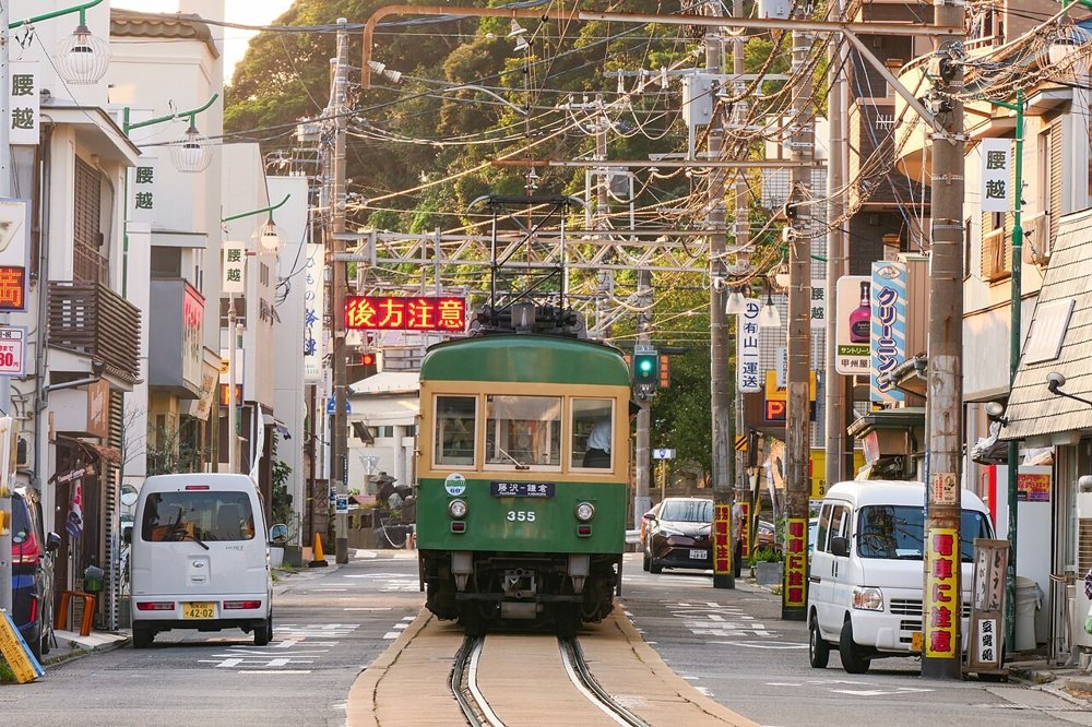 街なかを走る江ノ電