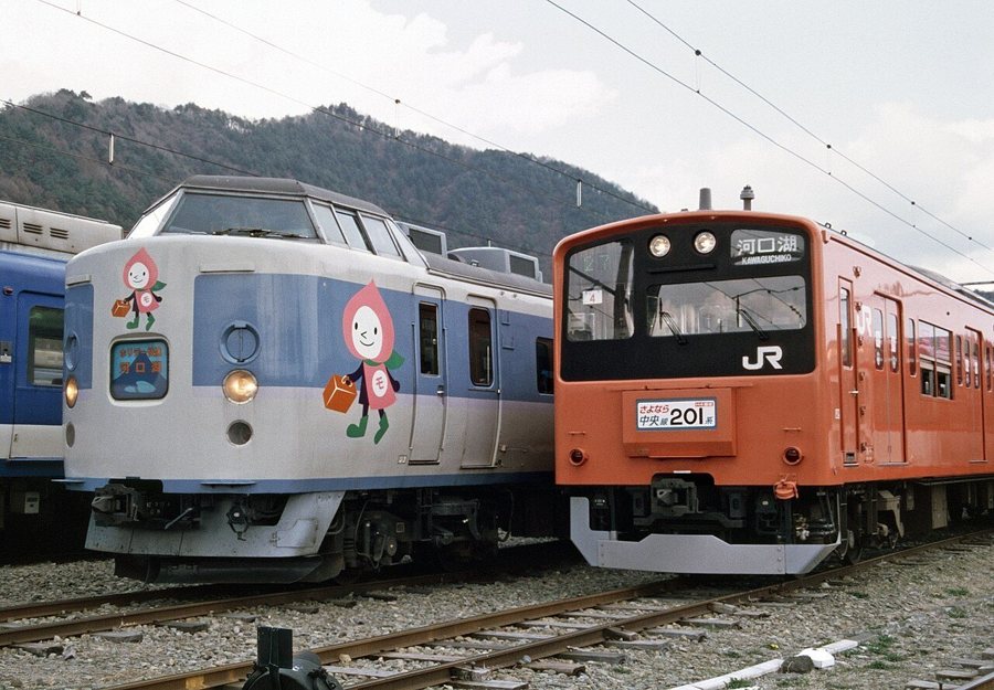 河口湖駅の富士急行線の電車